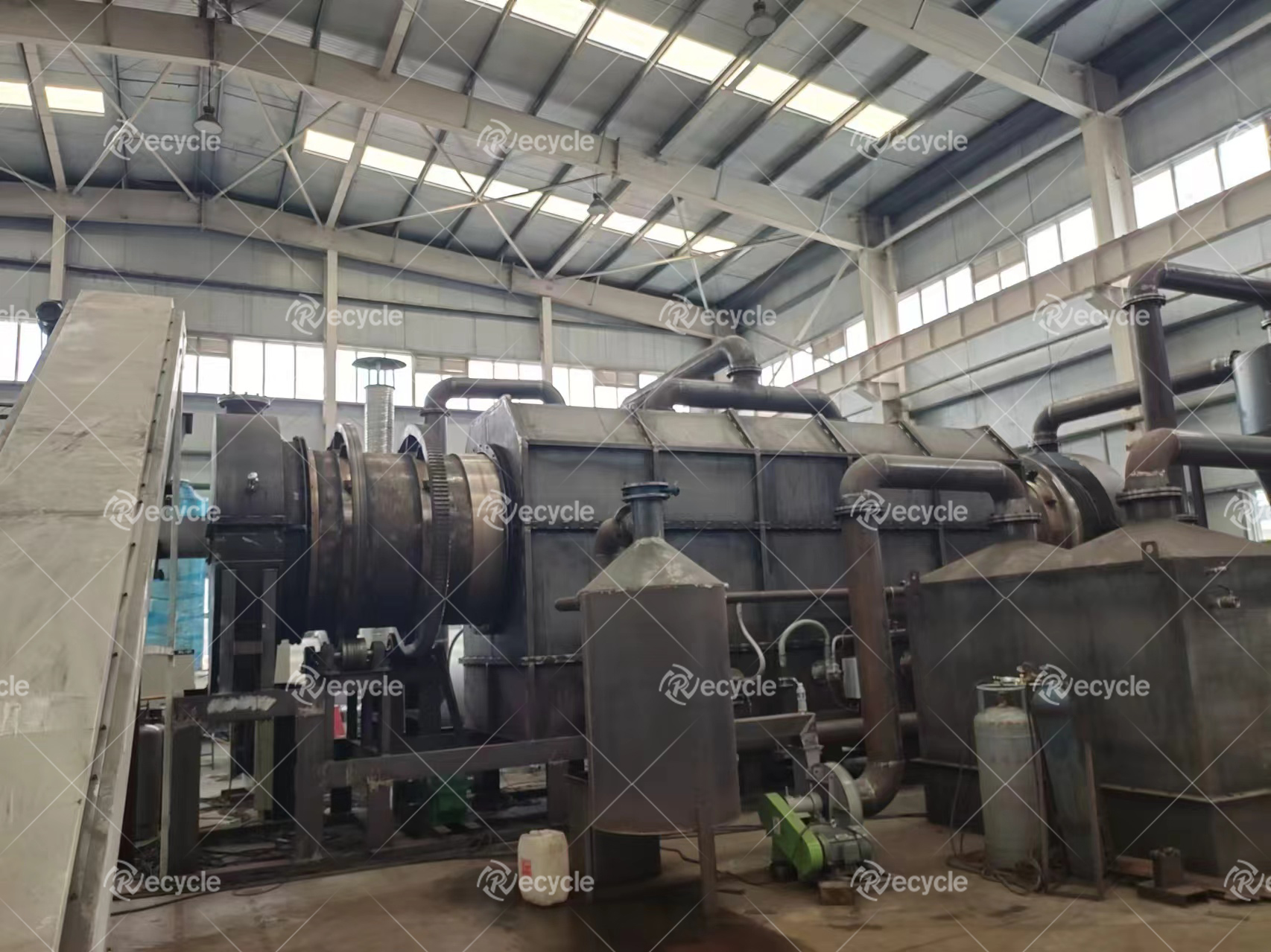 <strong>家具廠木屑碳化，連續式炭化爐的環保應用</strong>
